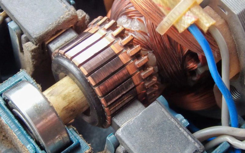 checking motor commutator