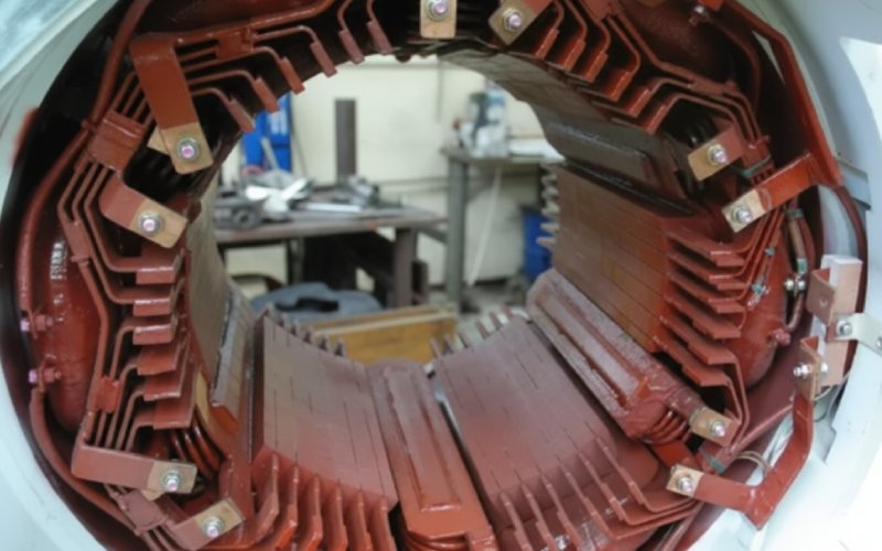 closeup of dc stator compensating windings